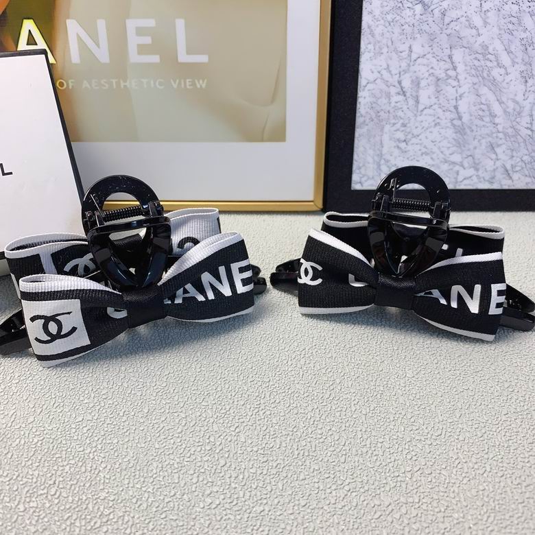 Chanel Hair Grab Clip  (1)